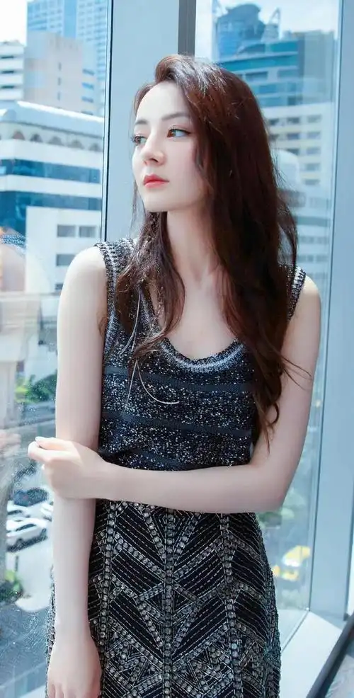 迪丽热巴美一袭流苏短裙,俏皮灵动,闪亮吸睛 67