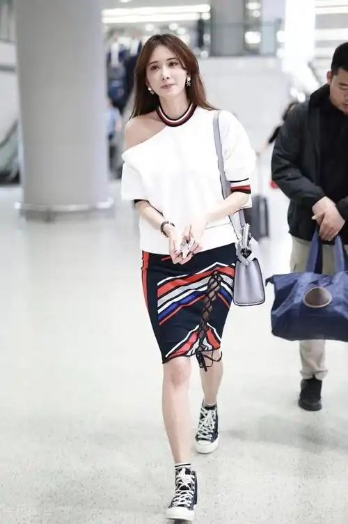 林志玲机场展现迷人身材