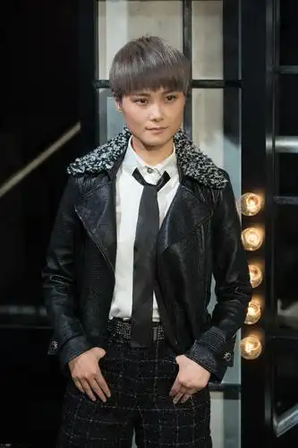 往事|李宇春15年前青涩照曝光 造型变化大!