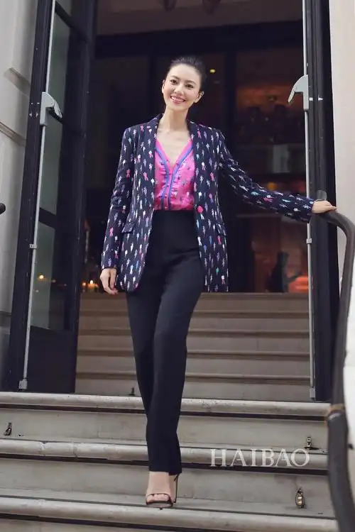 高圆圆现身2018春夏伦敦时装周阿玛尼秀场利落西服look优雅帅气