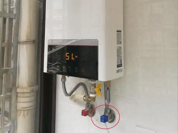 燃气热水器漏水怎么办下雨燃气热水器进水了怎么处理