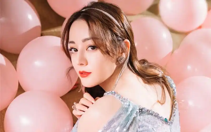 迪丽热巴迷人性感图片桌面壁纸