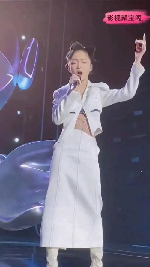 近距离直拍张韶涵演唱破茧超燃舞台现场