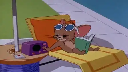 猫和老鼠:杰瑞真是会享受,只是在游泳池旁看个书,要遮阳伞和戴墨镜