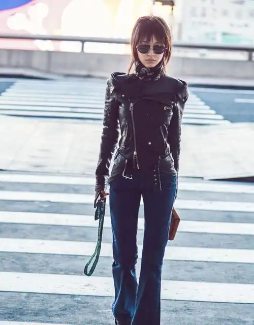 王子文果真是小个子超模皮衣配牛仔喇叭裤穿出170既视感
