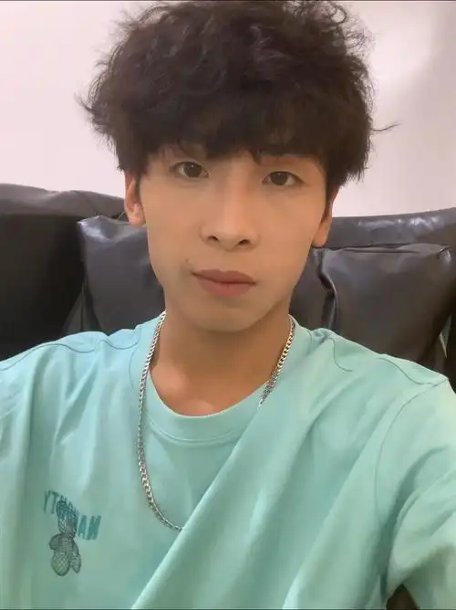 普通人原相机自然光下无美颜无滤镜学化妆