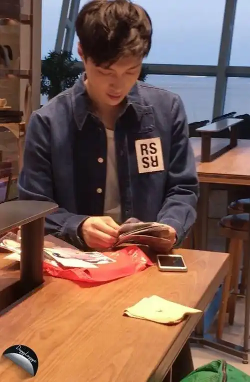 艺兴帅气生图来袭!这是一组可以假装成是自己男朋友的照片