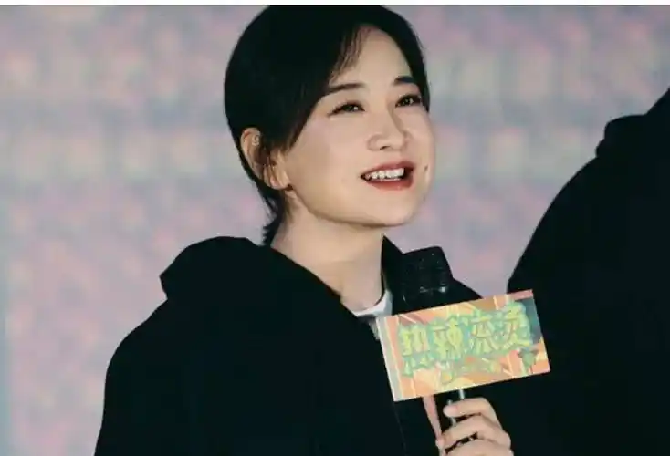 吴彦祖晒与贾玲合照夸她多才多艺因放出生图被粉丝质疑不厚道