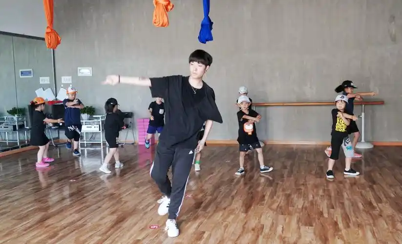 街舞小男孩!(6周岁记念)