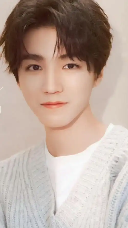 发一下王俊凯的美图,温柔治愈系大帅哥,一如既往的帅气美貌,笑起来