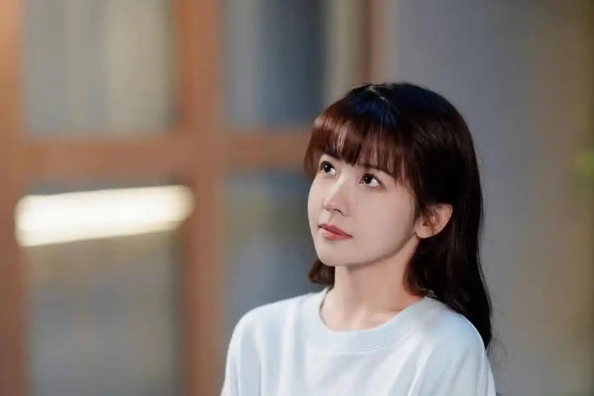 赖美云:两部作品上线 赖美云官宣两部影视作品即将上线,分别是都市