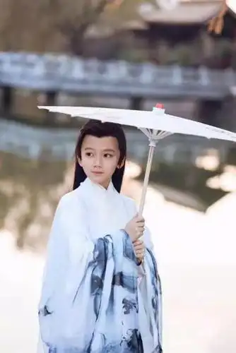 《有翡》小谢允上线奶萌可爱,童星周俞辰演技惊艳看哭无数人