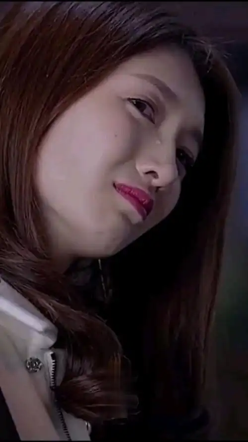 女人的哭,不管是委屈,悲伤,还是感动,总之都是为了一个自己在乎的人