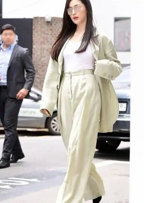 全智贤穿礼裙端庄大气,胜过林志玲,气场根本不在一个层面!