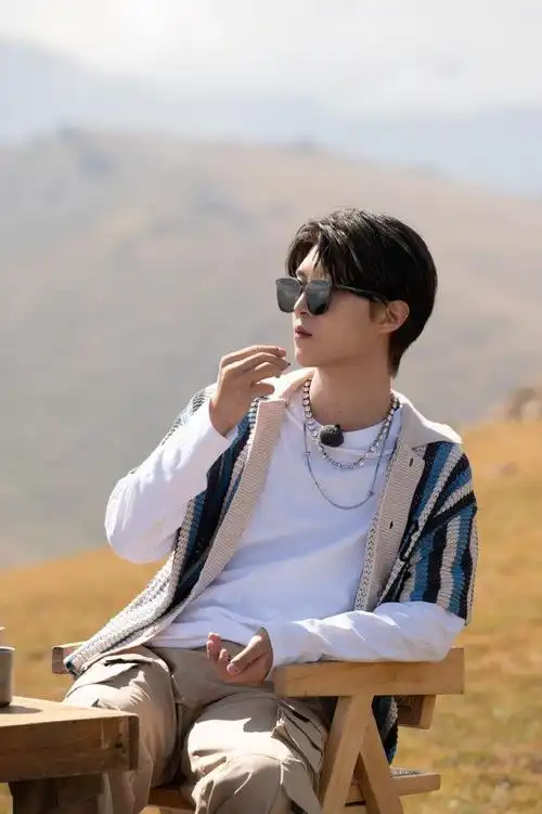 就是说范丞丞这个笑容隔着屏幕都被治愈到了啊!