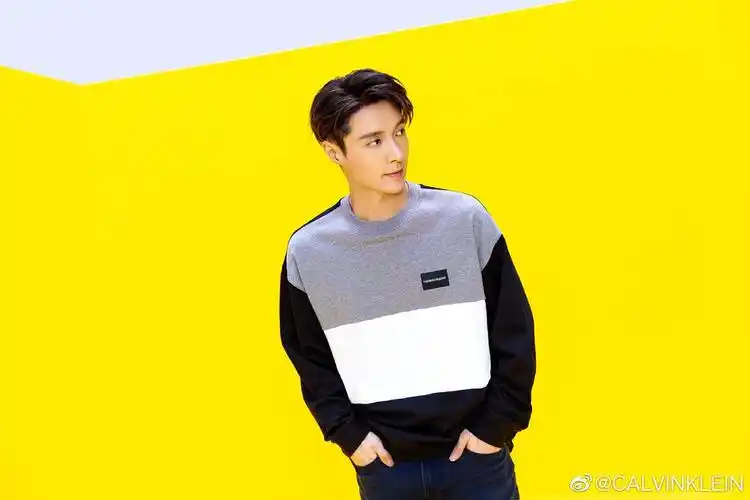 优雅的balance喜欢喜欢三,视频的色调和运镜都很有质感且大气【张艺兴