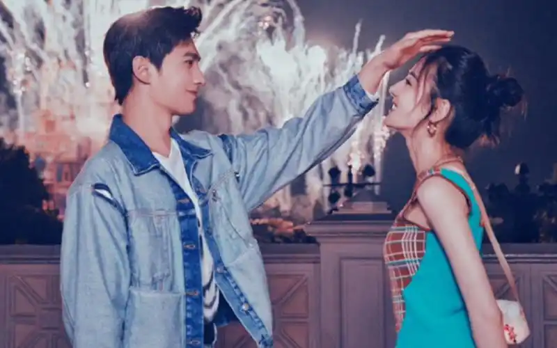 【杨洋×迪丽热巴】"一起看烟花吧"(荣耀夫妇迪士尼花絮)