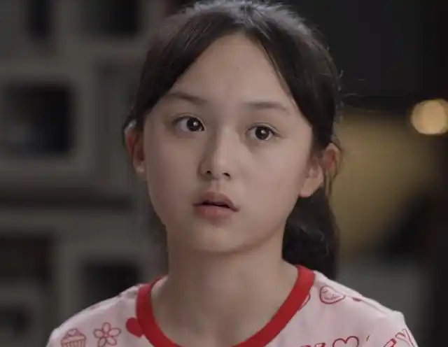 夏欢欢(刘楚恬饰演),从小才艺突出,还经常参加比赛得过许多大奖.