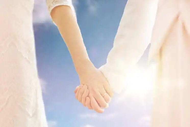 心理学;四幅男女牵手图,觉得哪幅比较恩爱,测他会害怕失去你吗