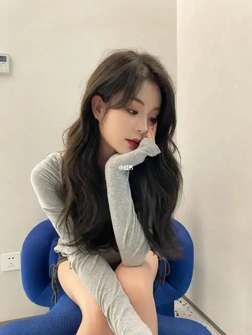 氛围感法式烫发秋冬必备发型适合各种脸型