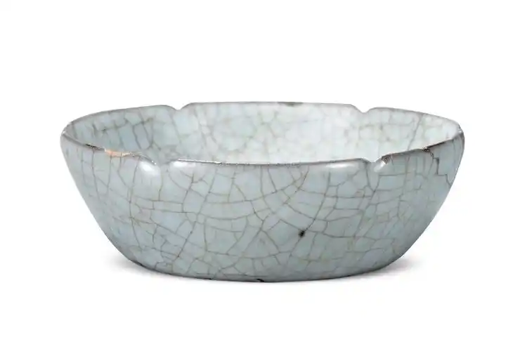 官窑粉青釉葵口洗