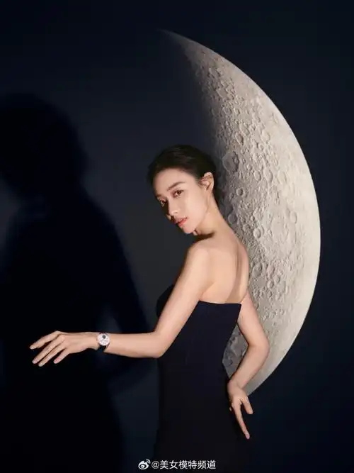 倪妮黑色魅影绰约身姿