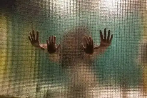 你想啊,浴室那么湿哒哒,日常走动都可能滑倒,更何况进行啪这种体力活