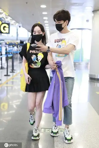 5月27日,张檬与男友小五现身北京机场.