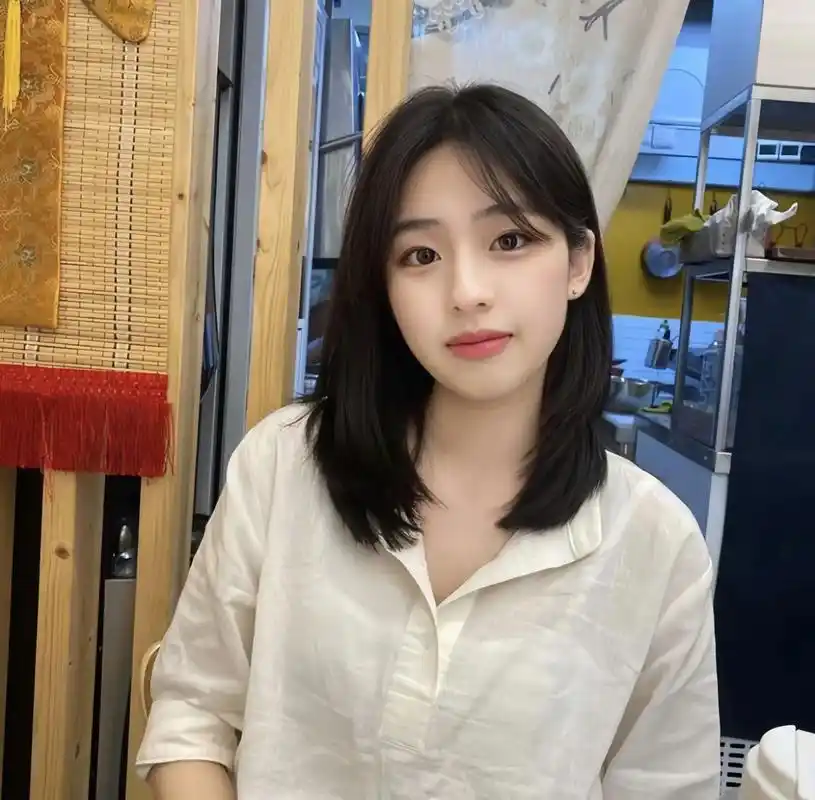 适合所有脸型女生齐肩层次锁骨短发 黑茶色.