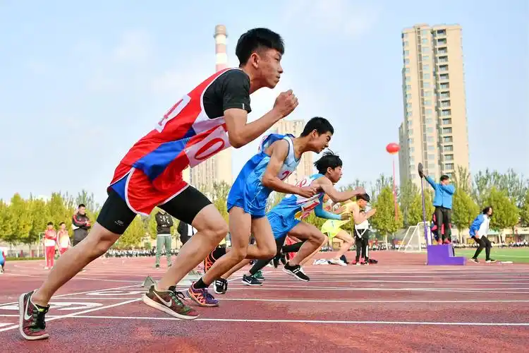 阳光体育享受运动快乐