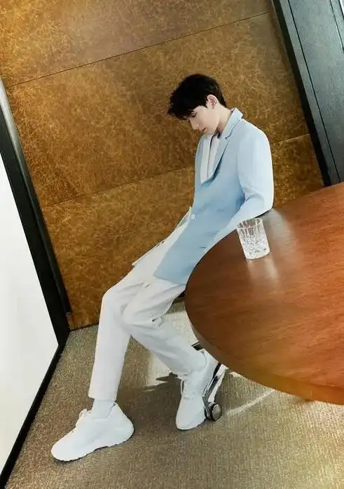 小汤圆 @tfboys-王源 哥,你腿那么细 - 抖音