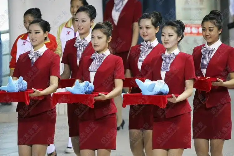 转载独家全运颁奖礼仪气质不凡长相甜美笑靥如花