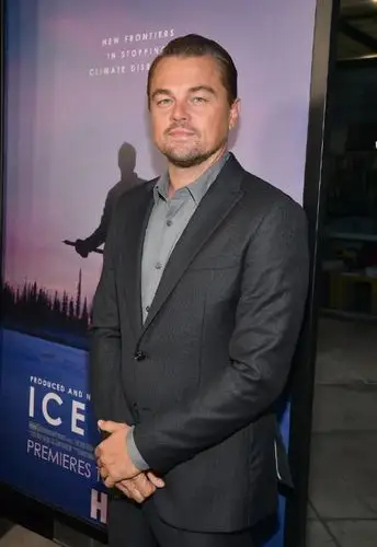 小李子莱昂纳多为环保呐喊虽然西装都穿成了胖企鹅但心超可爱