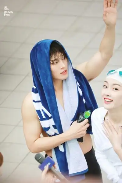 191102 #李汶翰超新星全运会# 游泳兔叽 cr:logo