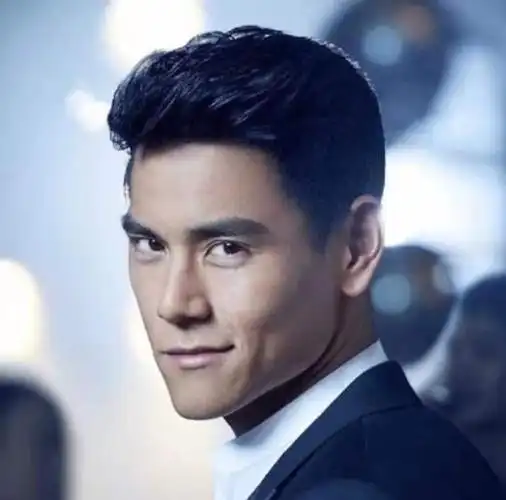 时尚背头易出型男,彭于晏高调炫帅气,长脸男士头发这样剪