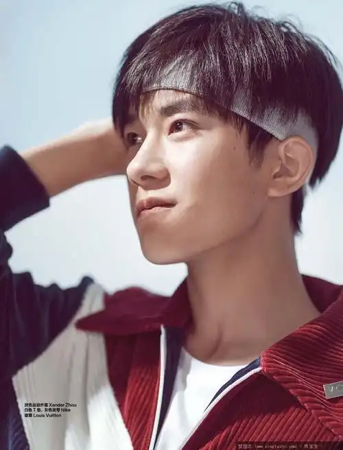 16岁的易烊千玺登上时尚杂志封面易烊千