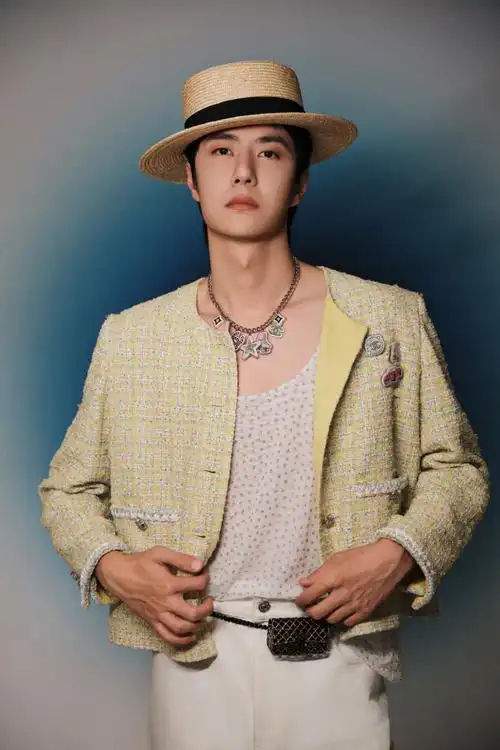 智族gq moty年度人物盛典##王一博南法度假风造型