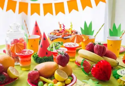 水果派对儿童生日假期的装饰.水果派对.蛋糕和糖果.