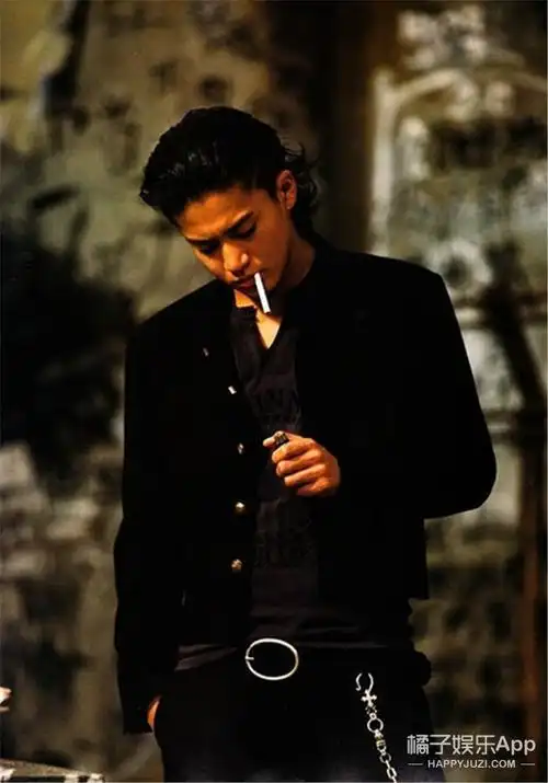 小栗旬一定是我见过的抽烟最帅的男生!