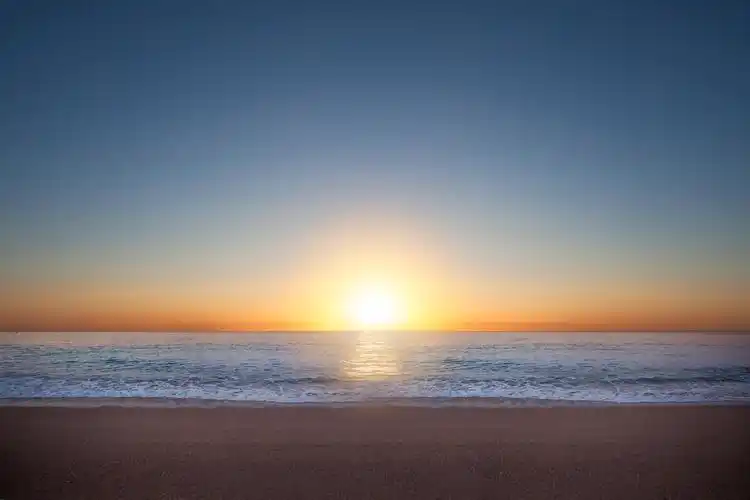 海边日出的照片