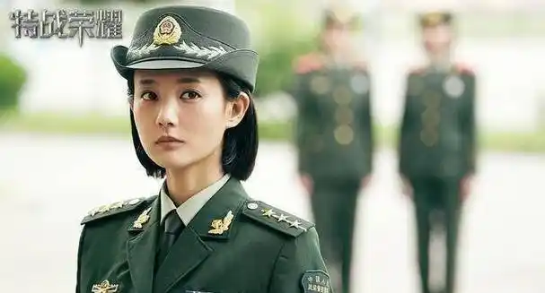 军装照:佟丽娅飒气,杨幂有灵气,孙俪最有辨识度_军人_赵丽颖_女明星