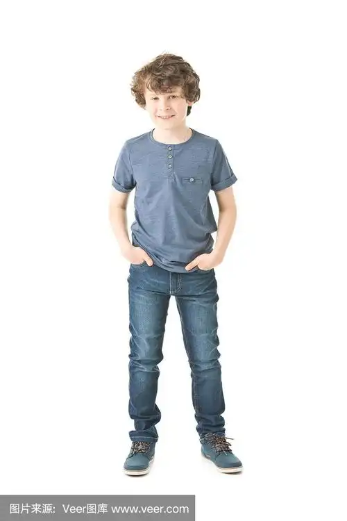 全身照片9岁男孩孤立在白色