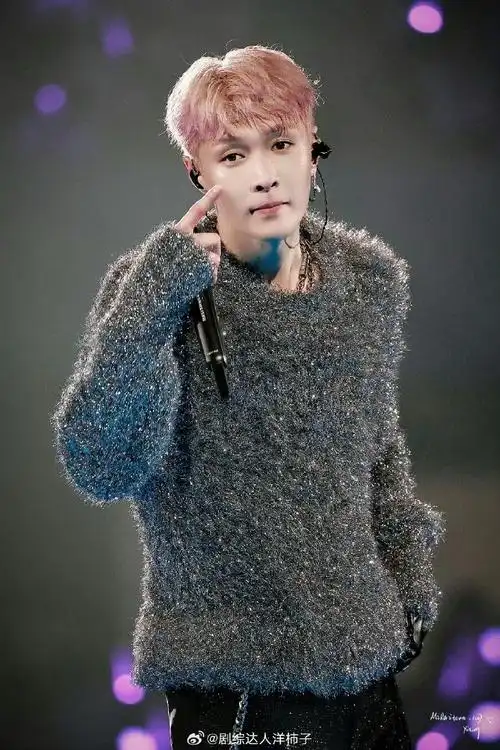 张艺兴:节目组请把费用结一下～话说张艺兴这么帅的脸,配什么发型不