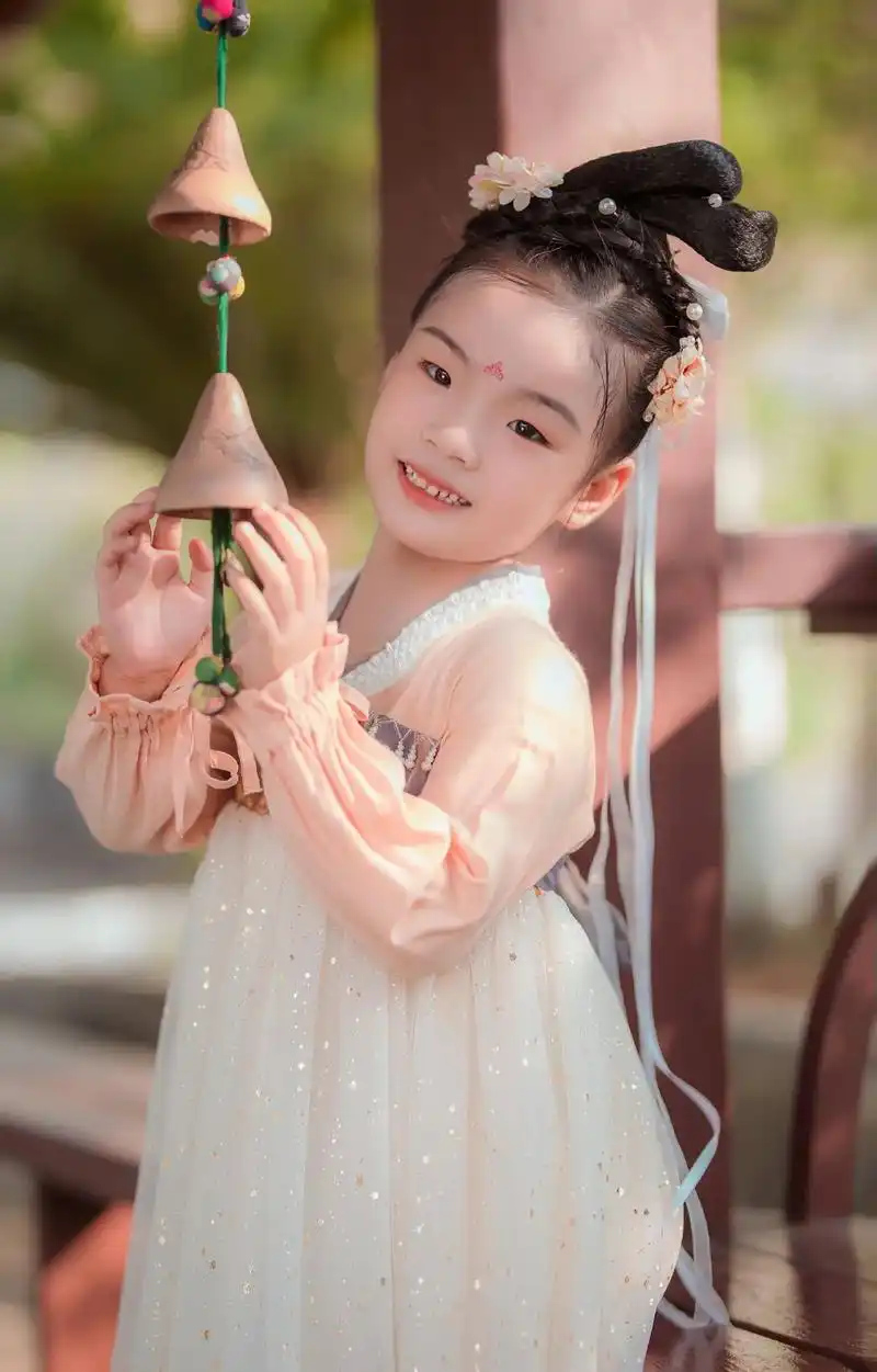 陷落美好 满溢温柔 #儿童摄影#古风#成长系列  #娅薇工作 - 抖音