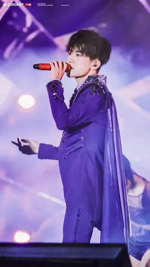 易烊千玺tfboys五周年演唱会高清帅气