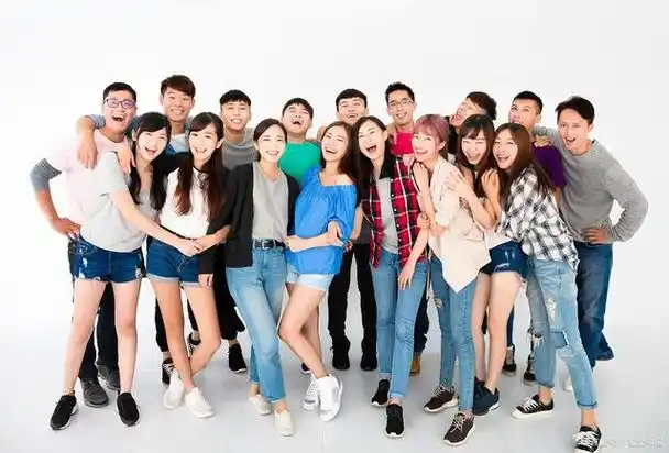 多人合照怎么拍才能突出大家的美?摄影师经验分享