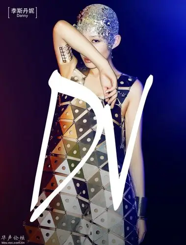 江映蓉与李斯丹妮时尚未来女战士