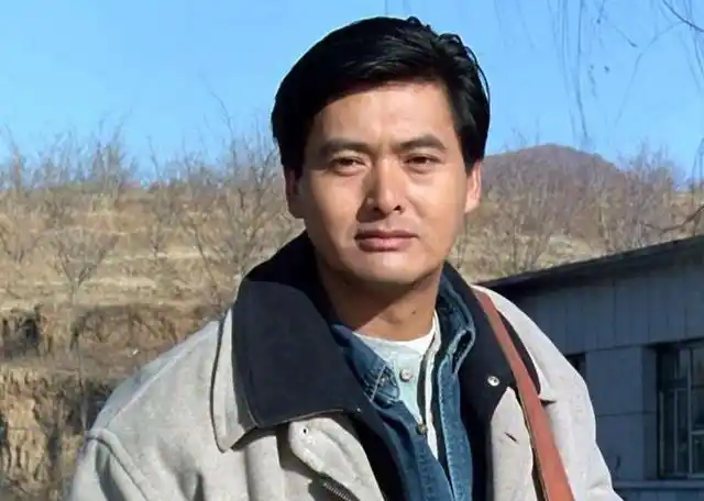 周润发:经历过人性的"恶",他才活成了一束光-华威派