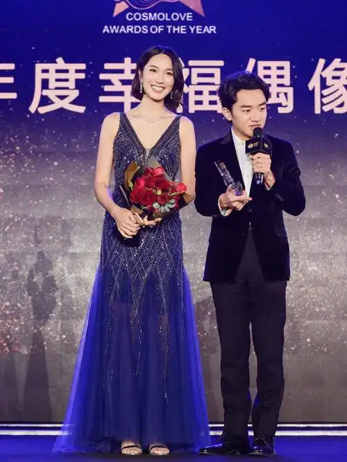 王祖蓝身高身高163的王祖蓝和身高175李亚男合体亮相