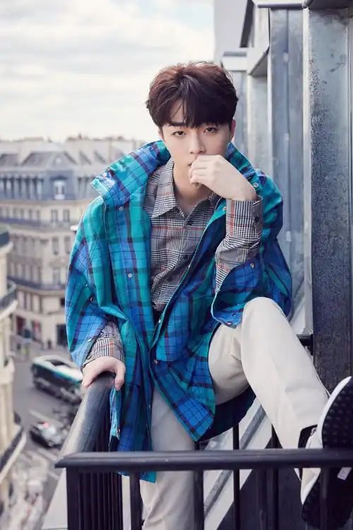 陈立农夏日清爽帅气写真图片